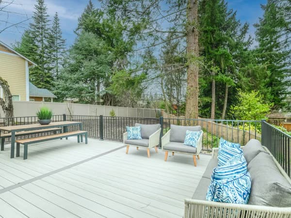 Capped cellular PVC deck boards, fully synthetic and moisture-proof